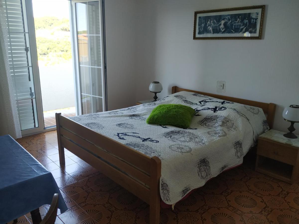 Kuca Carmen Hotel ราบ ภายนอก รูปภาพ